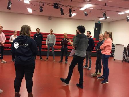 Educa organiseert een groepsoefening voor de studenten van leraaropleidingen